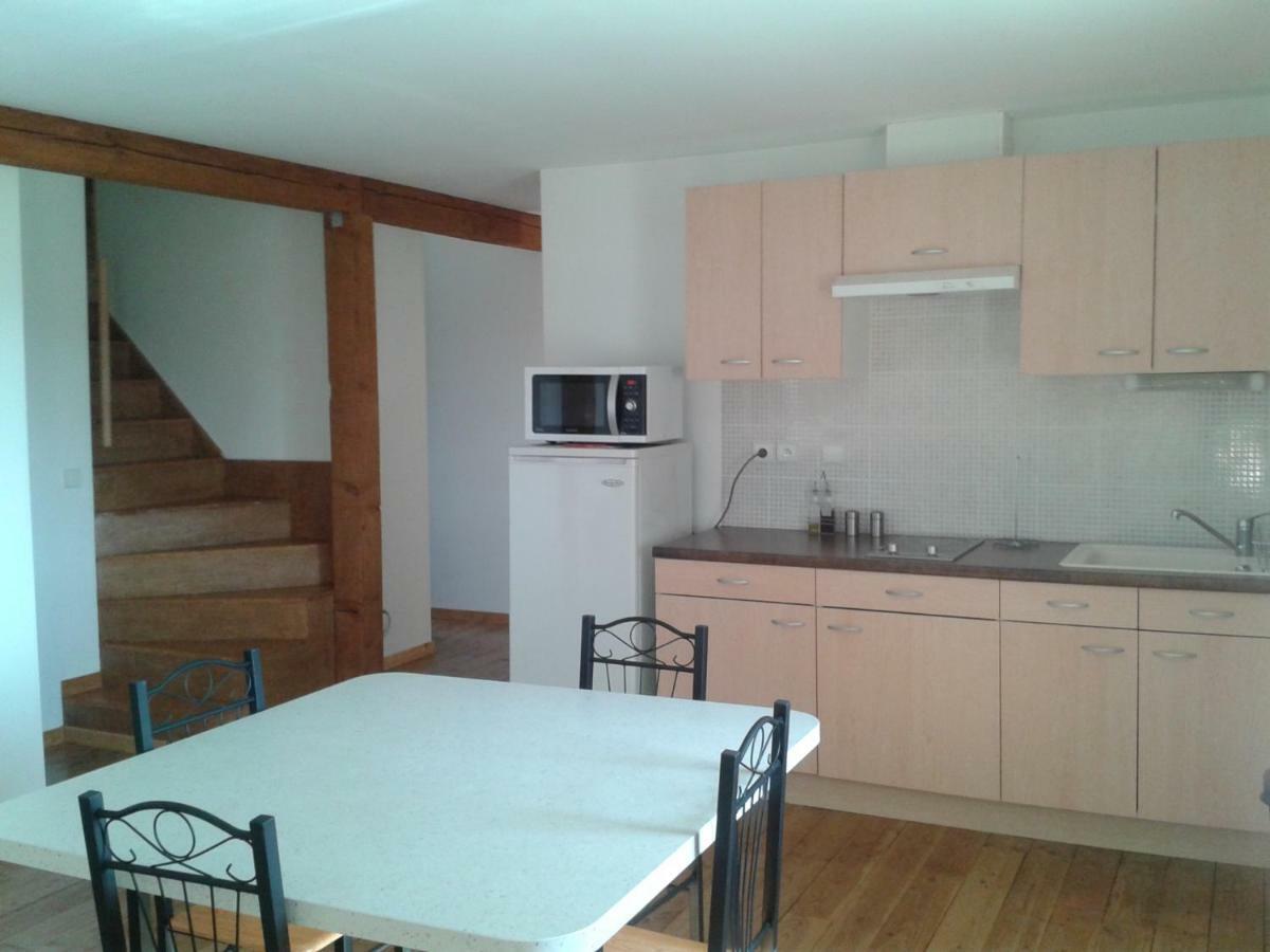Le Bon Air Est Dans Le Pre Apartment Champagnac  Room photo